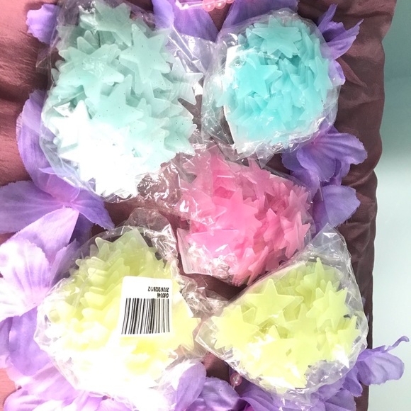 ✨ 100 glow in the dark stars ✨ - Picture 2 of 8